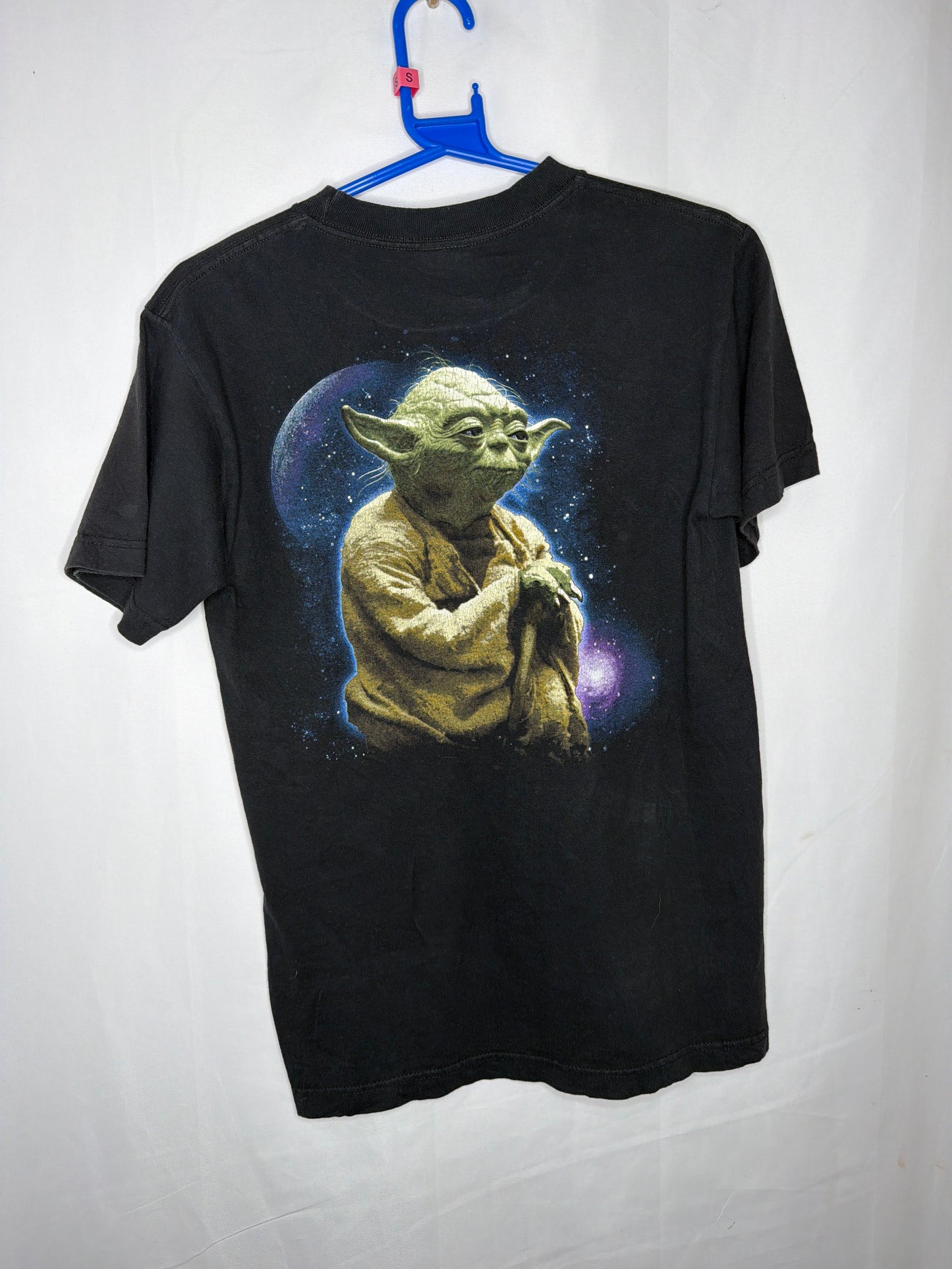 Star wars graphic tshirt yoda size small