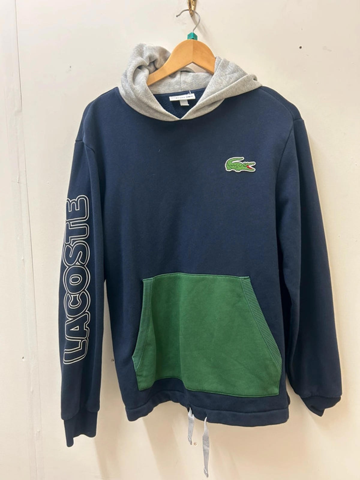 Lacoste drawstring Regular fit Hoodie. Size medium0