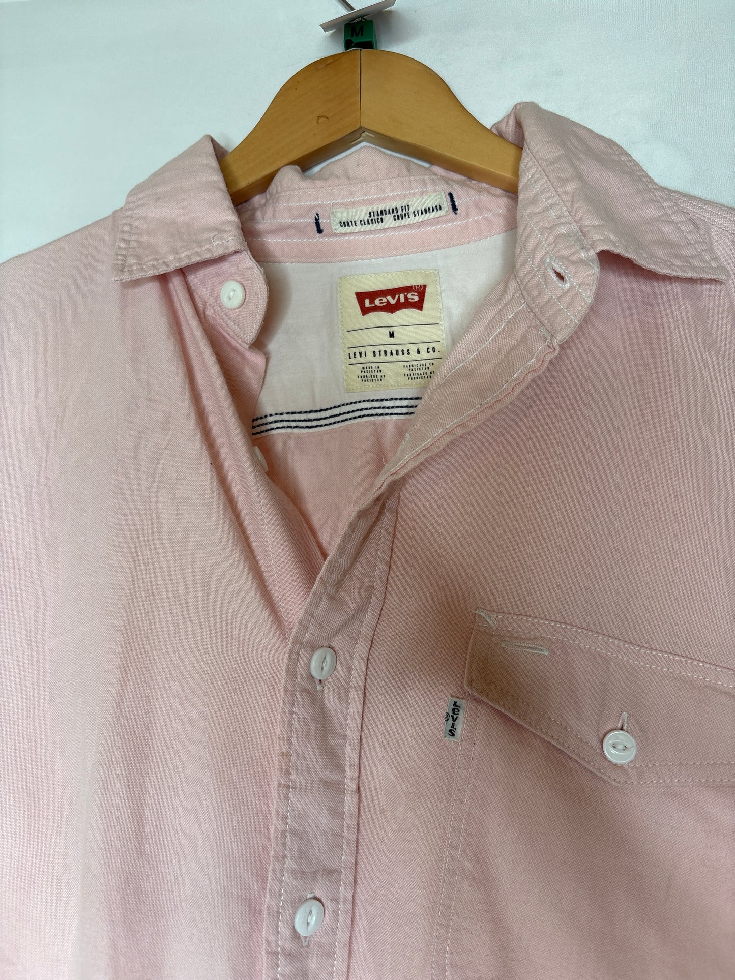 Levi’s button up dress shirt Standard fit